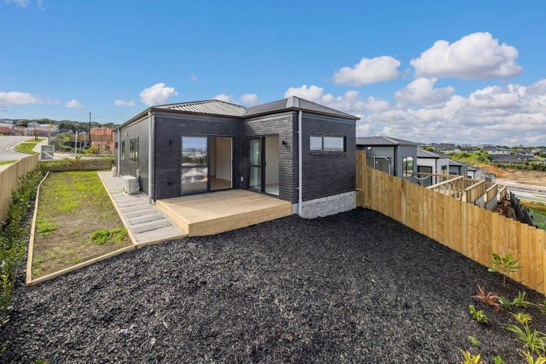 Photo of property in 2 Moko Road, Orewa, 0931