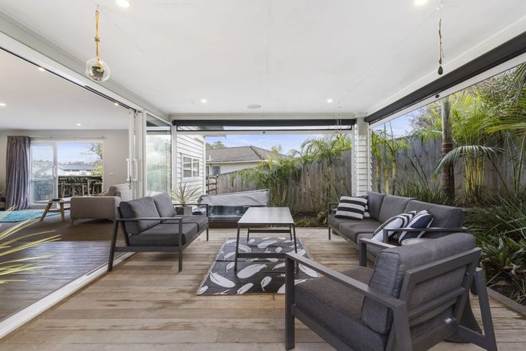 Photo of property in 23 Helleur Road, Massey, Auckland, 0614