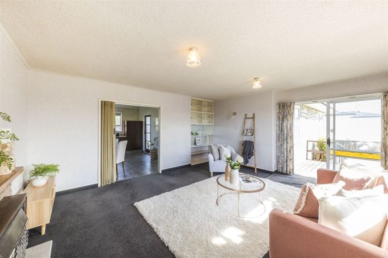 Photo of property in 16 Ellesmere Crescent, Highbury, Palmerston North, 4412