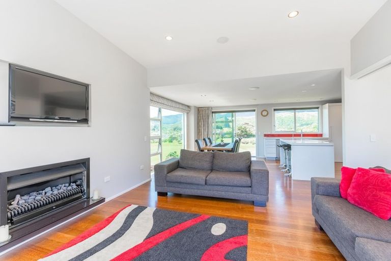 Photo of property in 134 Renown Road, Raumati South, Paraparaumu, 5032