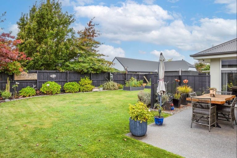 Photo of property in 33 Valour Drive, Rangiora, 7400