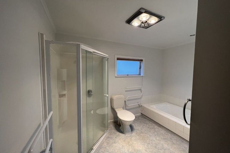 Photo of property in 752 East Coast Road, Pinehill, Auckland, 0630