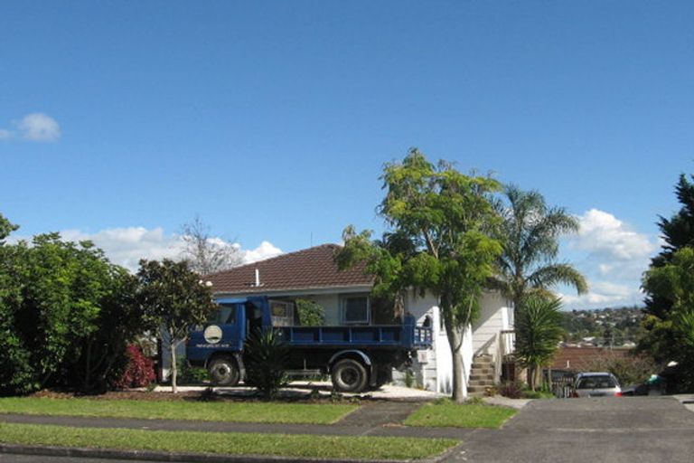 Photo of property in 20 Lewisham Street, Highland Park, Auckland, 2010