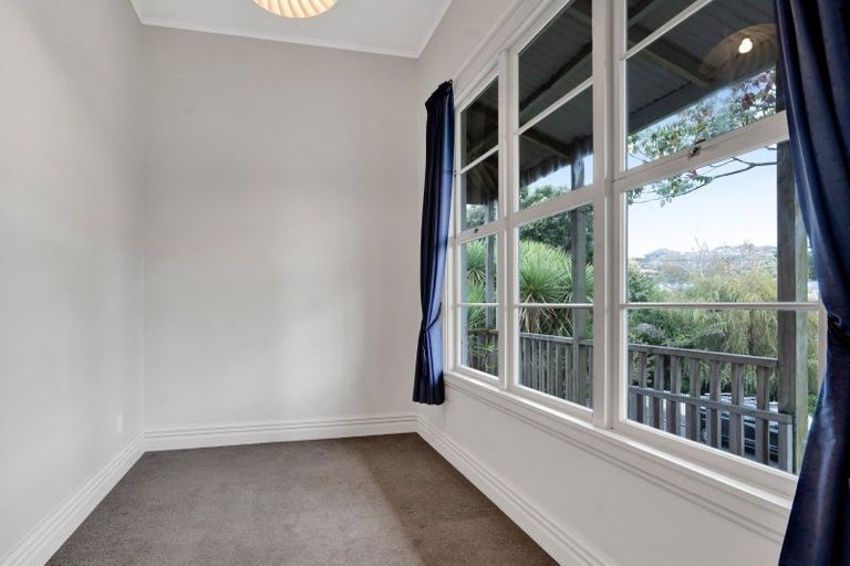 Photo of property in 35 Belt Road, Moturoa, New Plymouth, 4310