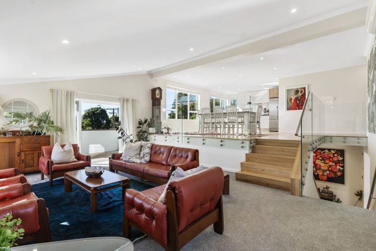 Photo of property in 11 Tui Vale Road, Shelly Park, Auckland, 2014