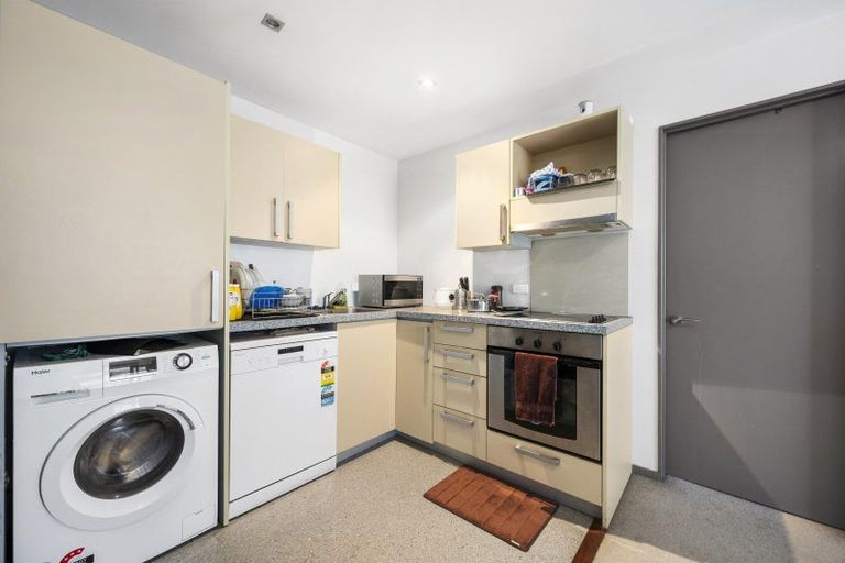 Photo of property in Dual Apartments, 201/142 Vivian Street, Te Aro, Wellington, 6011
