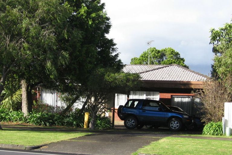Photo of property in 82 Botany Road, Botany Downs, Auckland, 2010
