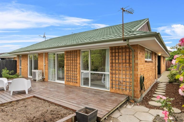 Photo of property in 2/65a Hamilton Avenue, Ilam, Christchurch, 8041