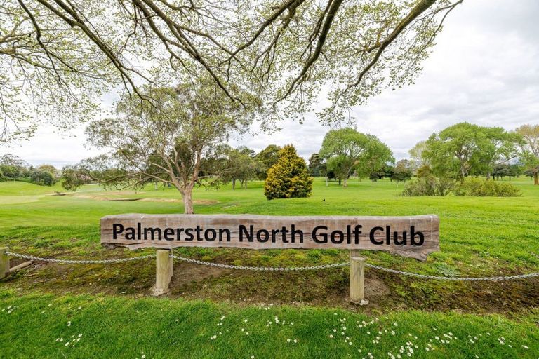 Photo of property in 4 Eton Place, Terrace End, Palmerston North, 4410