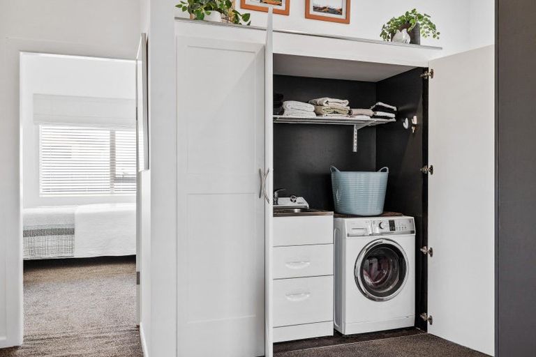 Photo of property in 43 Wood Street, Takaro, Palmerston North, 4410