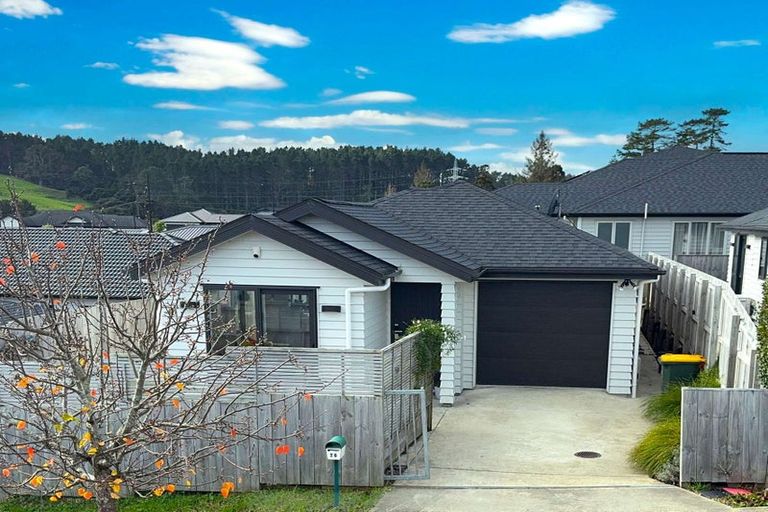 Photo of property in 76 Accolage Boulevard, Kumeu, 0810