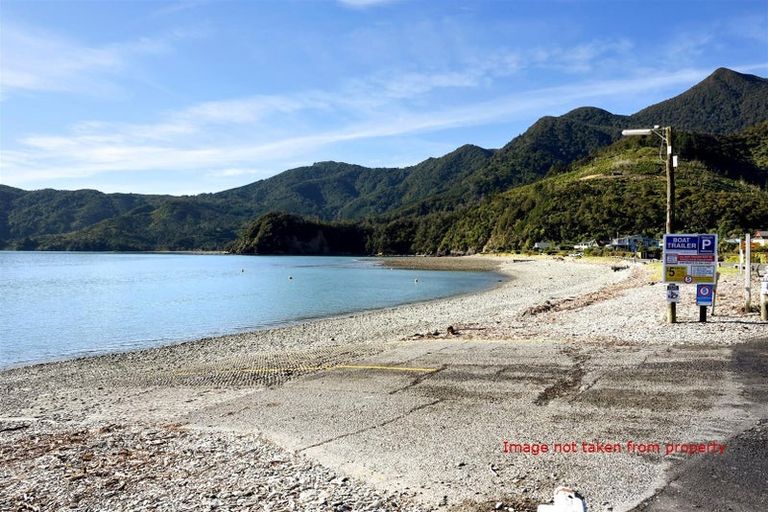 Photo of property in 5 Kaimiko Place, Okiwi Bay, 7193