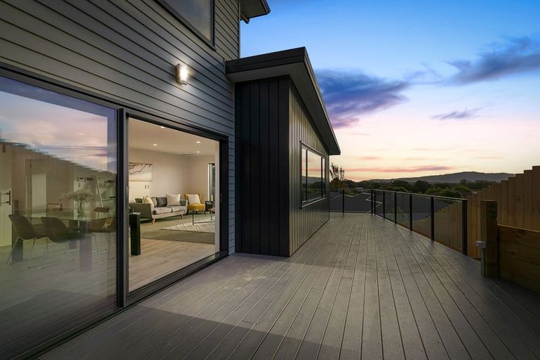 Photo of property in 68 Kakariki Grove, Waikanae, 5036