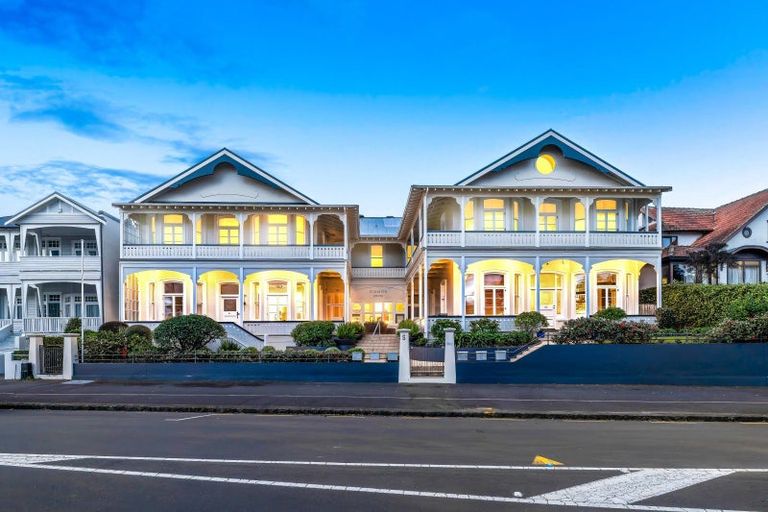 Photo of property in 2/5 King Edward Parade, Devonport, Auckland, 0624