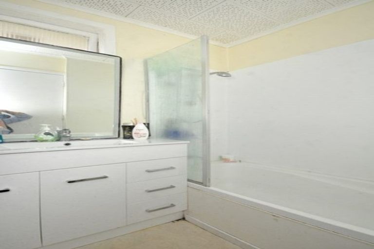 Photo of property in 14 Harper Street, Papakura, 2110