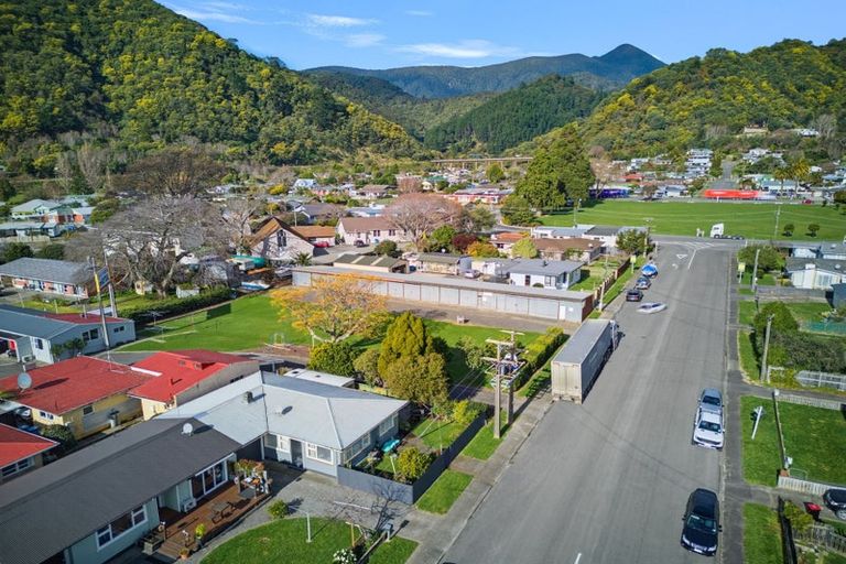 Photo of property in 30c York Street, Picton, 7220