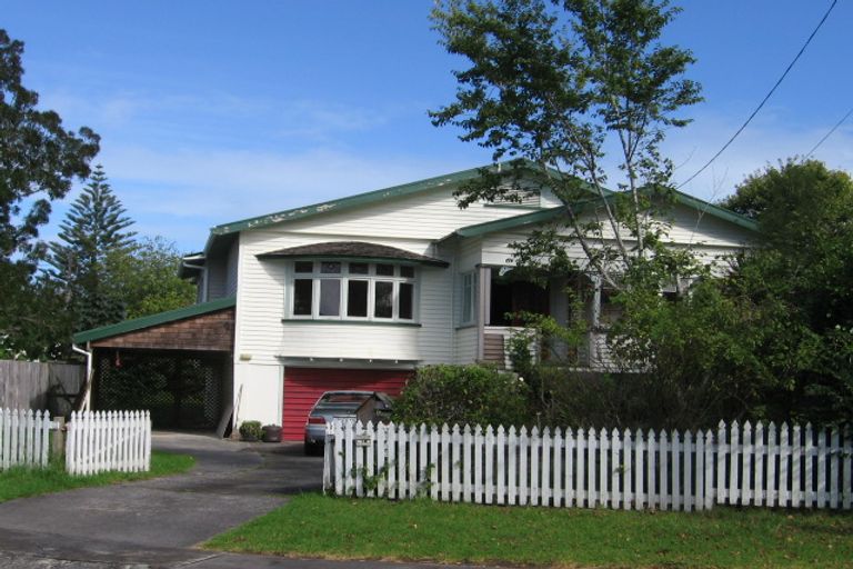 Photo of property in 2 Longburn Road, Henderson, Auckland, 0610