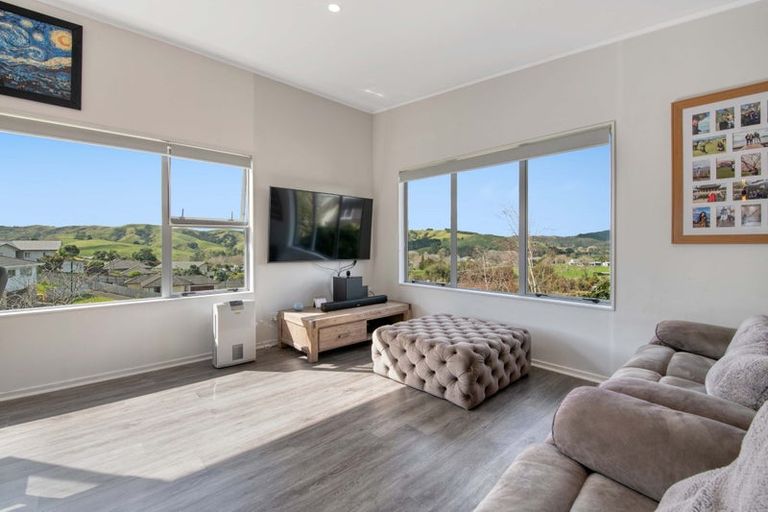 Photo of property in 29 Te Kauri Place, Helensville, 0800