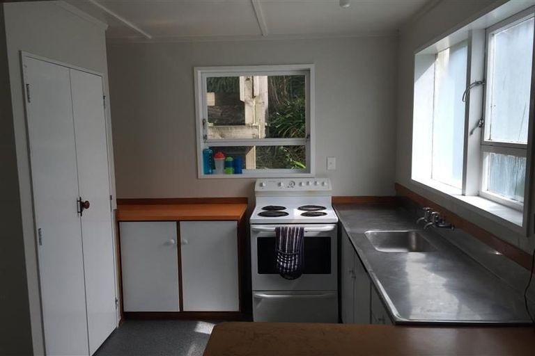 Photo of property in 2/65 Mandalay Terrace, Khandallah, Wellington, 6035