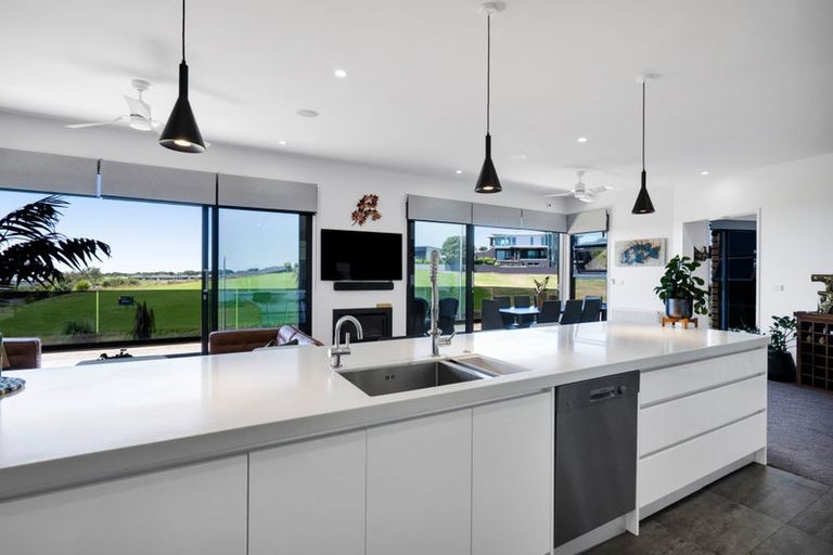 Photo of property in 15 Links Drive, Waiwhakaiho, New Plymouth, 4312