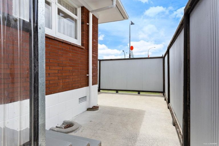 Photo of property in 134 Te Atatu Road, Te Atatu South, Auckland, 0610