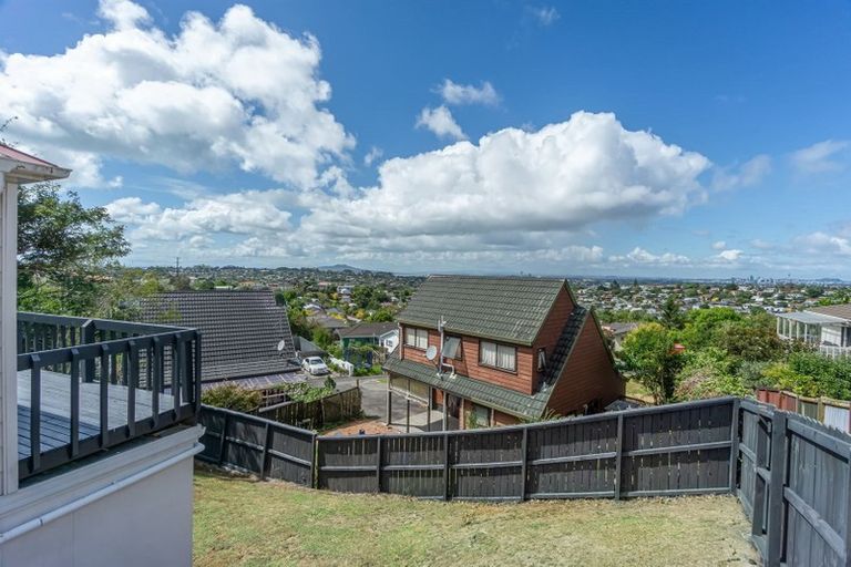 Photo of property in 127 Sunset Road, Totara Vale, Auckland, 0632