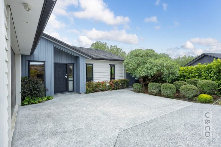Photo of property in 15 Vogwill Road, Kumeu, 0810