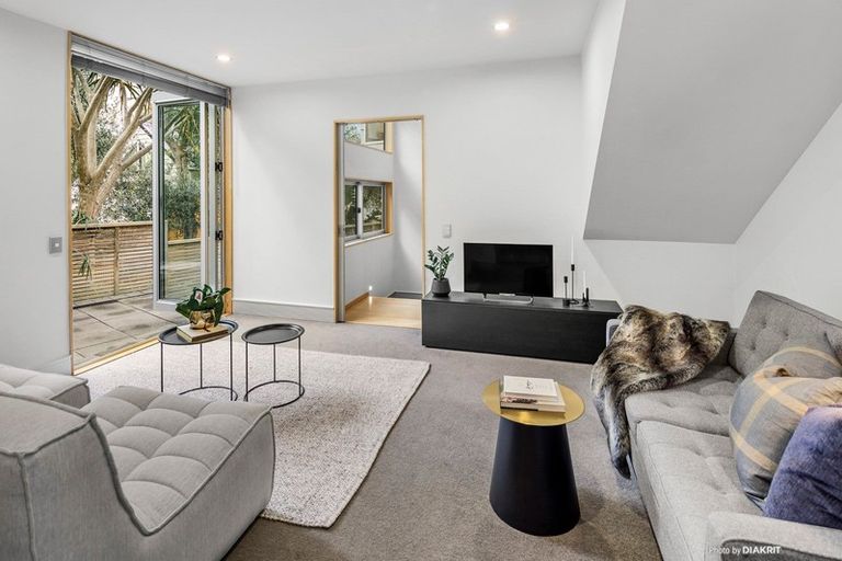 Photo of property in 257 Karaka Bay Road, Karaka Bays, Wellington, 6022