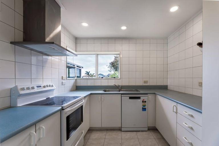 Photo of property in 25 Spinnaker Drive, Te Atatu Peninsula, Auckland, 0610