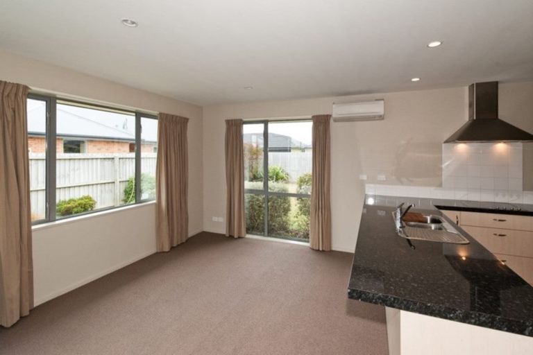 Photo of property in 6 Dunsford Close, Halswell, Christchurch, 8025