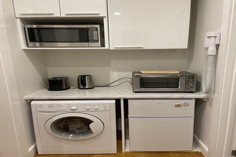 Photo of property in 83 Seatoun Heights Road, Seatoun, Wellington, 6022