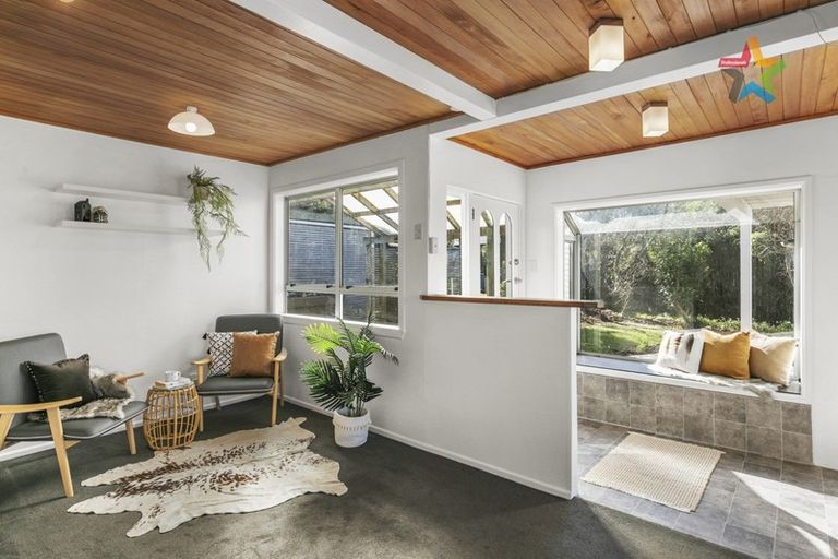 Photo of property in 30 Singers Road, Korokoro, Lower Hutt, 5012