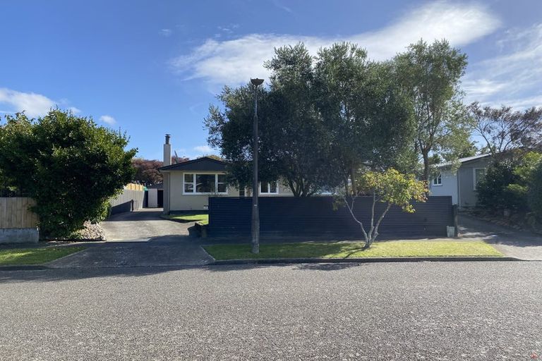 Photo of property in 12 Mokau Place, Terrace End, Palmerston North, 4410