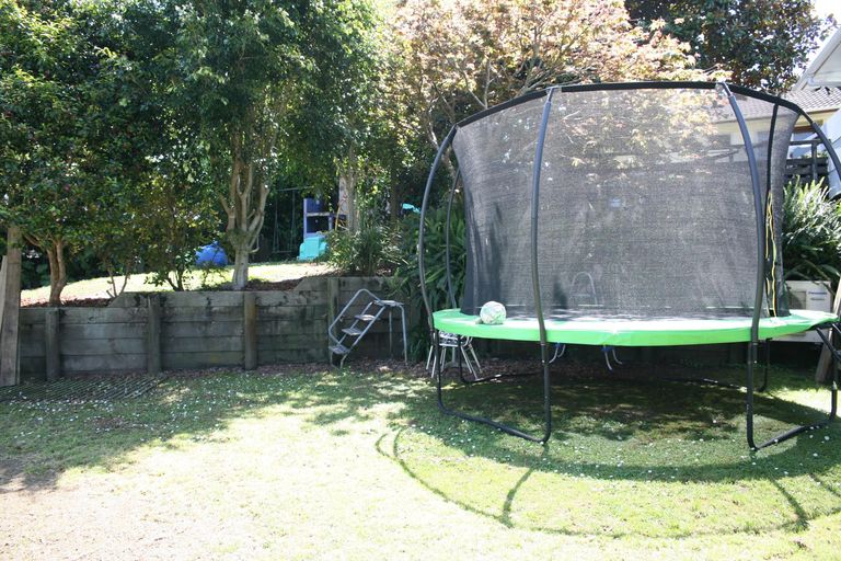 Photo of property in 19 Correa Court, Goodwood Heights, Auckland, 2105