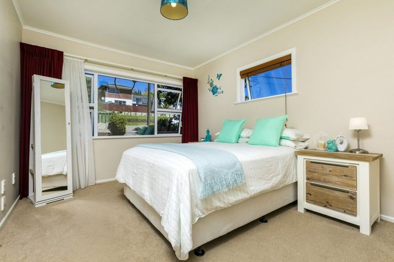 Photo of property in 3 Acacia Road, Torbay, Auckland, 0632