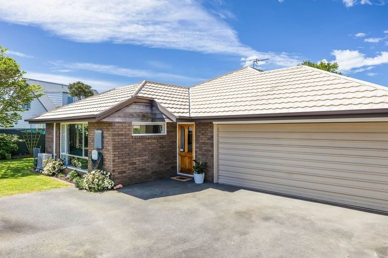 Photo of property in 42 Grimseys Road, Redwood, Christchurch, 8051