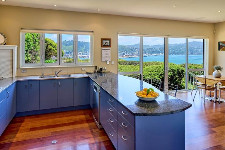 Photo of property in 14 The Crescent, Roseneath, Wellington, 6011