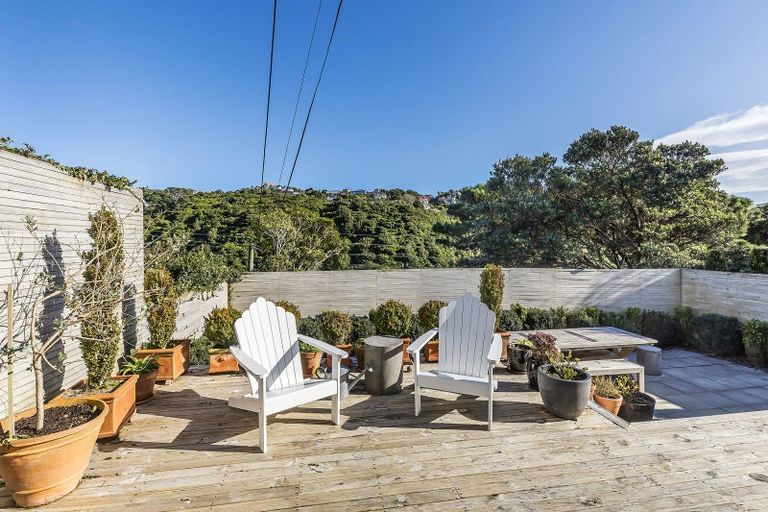 Photo of property in 23 Moana Road, Kelburn, Wellington, 6012
