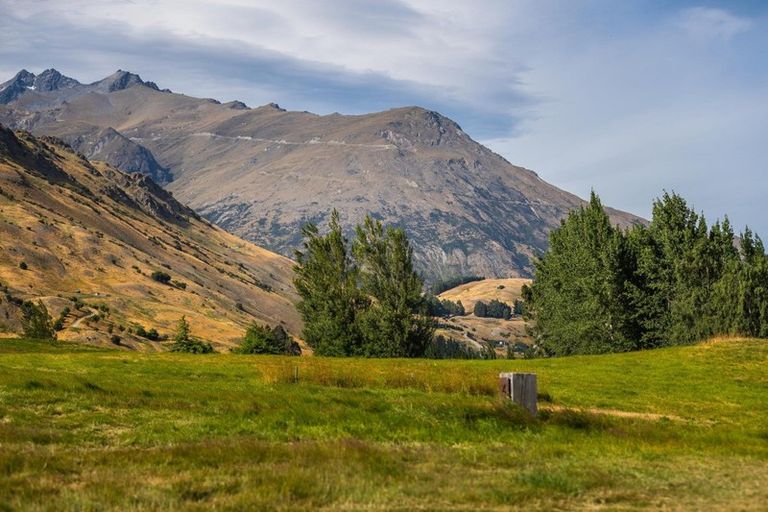 Photo of property in 4 Bendemeer Lane, Lake Hayes, Queenstown, 9371