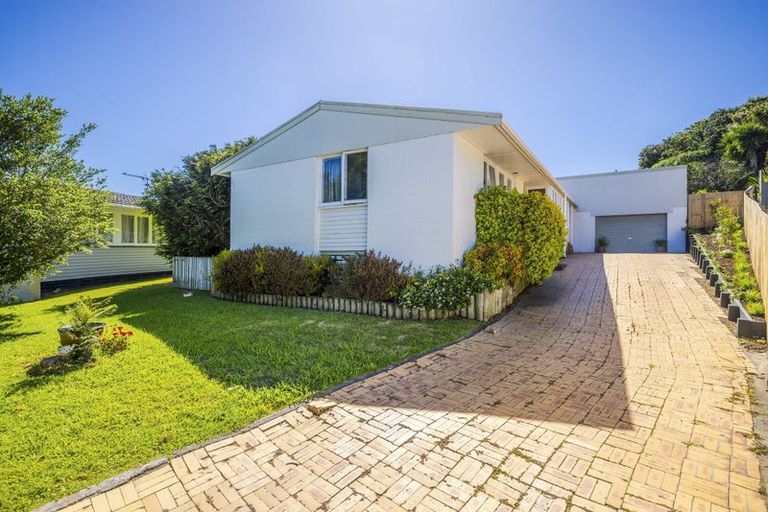 Photo of property in 8 Miro Place, Waiuku, 2123