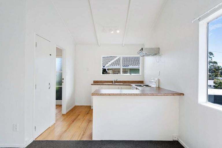 Photo of property in 72 Vodanovich Road, Te Atatu South, Auckland, 0610