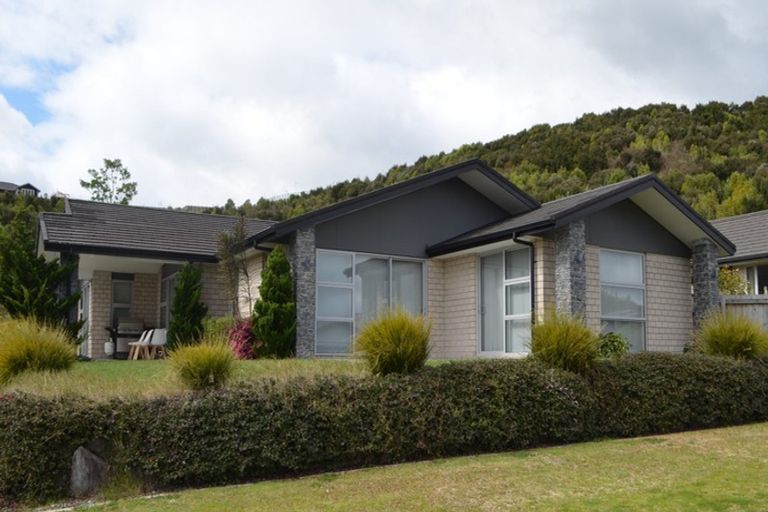 Photo of property in 35 Rochfort Crescent, Pyes Pa, Tauranga, 3112