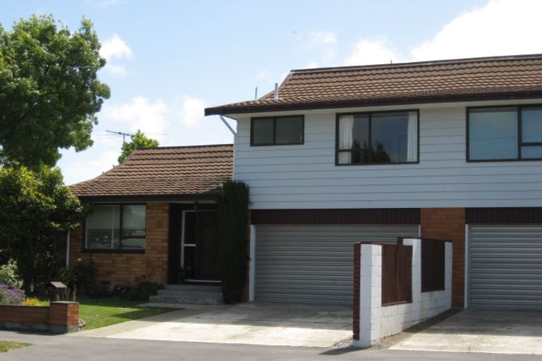 Photo of property in 2/1 Karnak Crescent, Russley, Christchurch, 8042