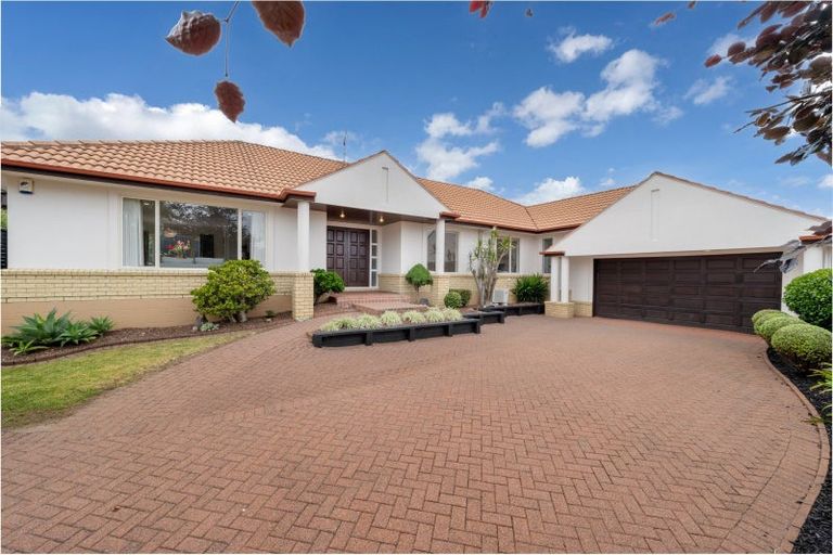 Photo of property in 9 Kentia Way, Somerville, Auckland, 2014