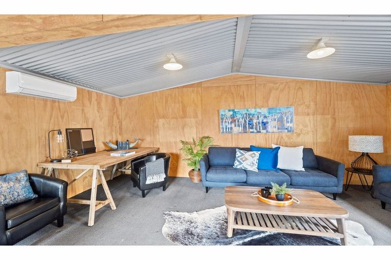 Photo of property in 15 Taramea Place, Addington, Christchurch, 8024