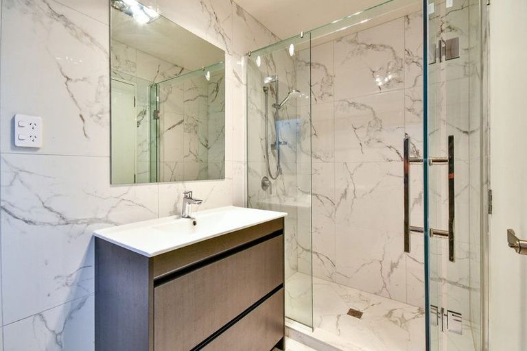 Photo of property in 7 Palmetto Place, Goodwood Heights, Auckland, 2105