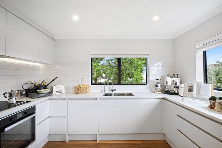 Photo of property in 36 Edgewater Parade, Waiuku, 2123