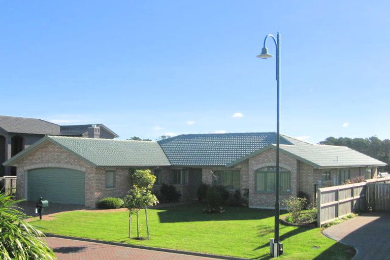 Photo of property in 6 Ennerdale Lane, Henderson, Auckland, 0612