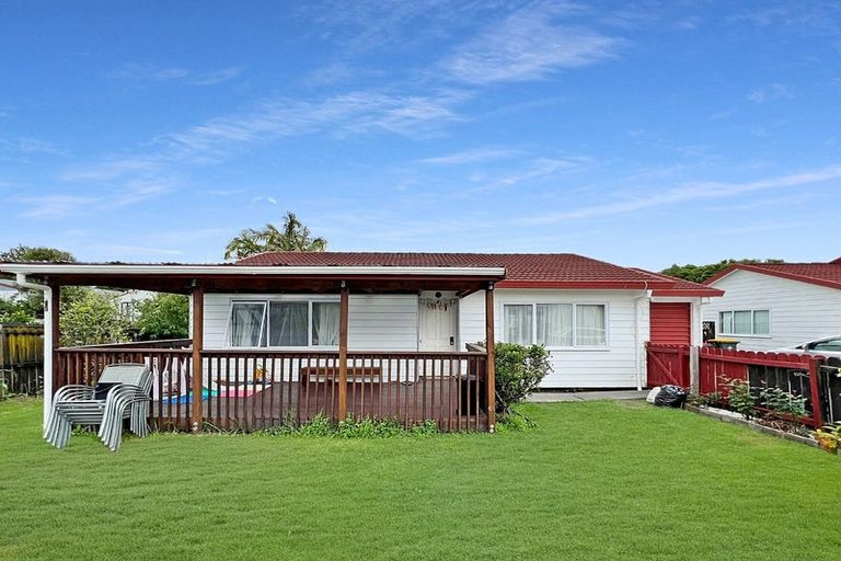 Photo of property in 1/11 Kirklow Place, Goodwood Heights, Auckland, 2105