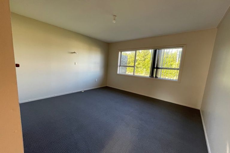 Photo of property in 2/30 Mcleod Road, Henderson, Auckland, 0612